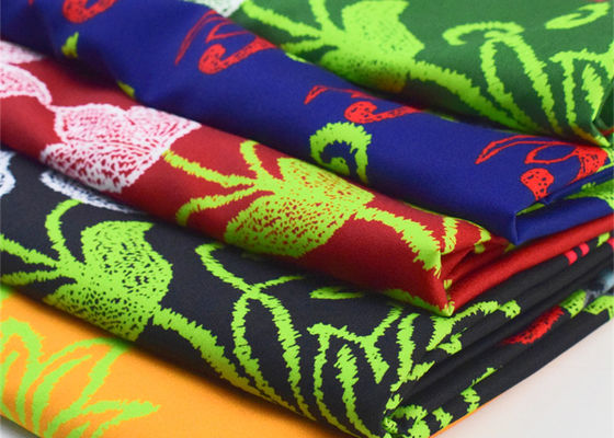 O poliéster grande da flor imprimiu a tela para acessórios da decoração